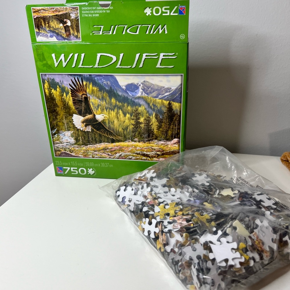 New in box 750 piece puzzle